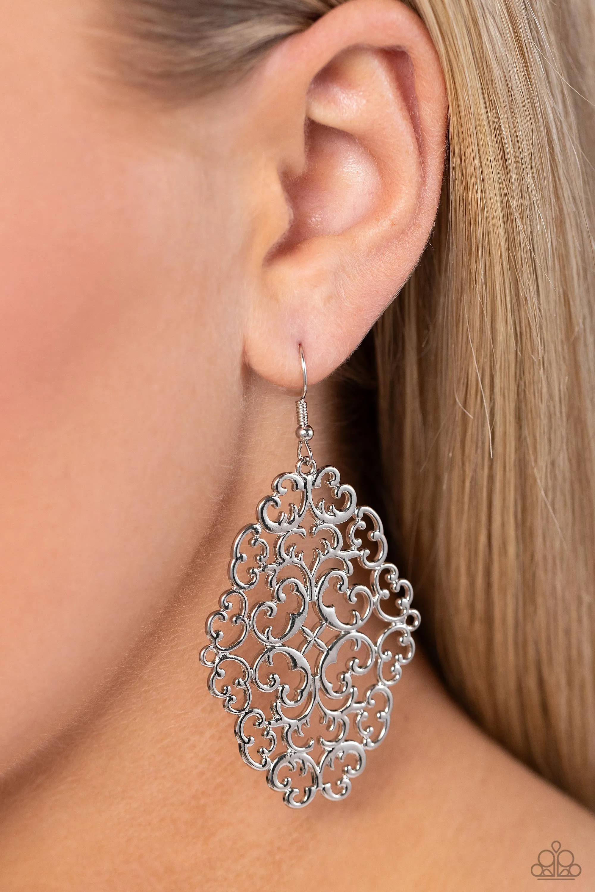 Contemporary Courtyards • Silver