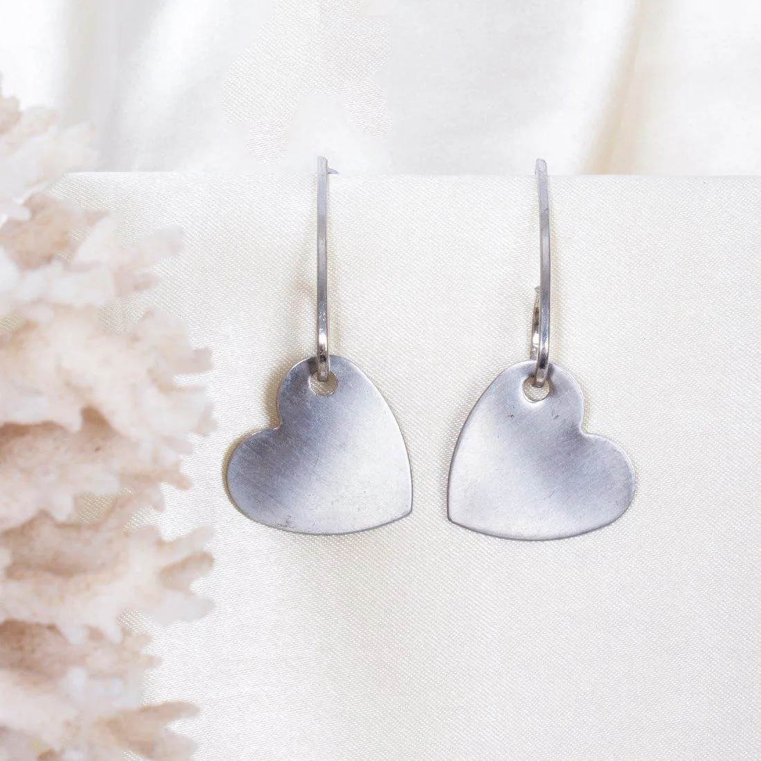CONTEMPORARY HEART METALLIC DROP EARRINGS