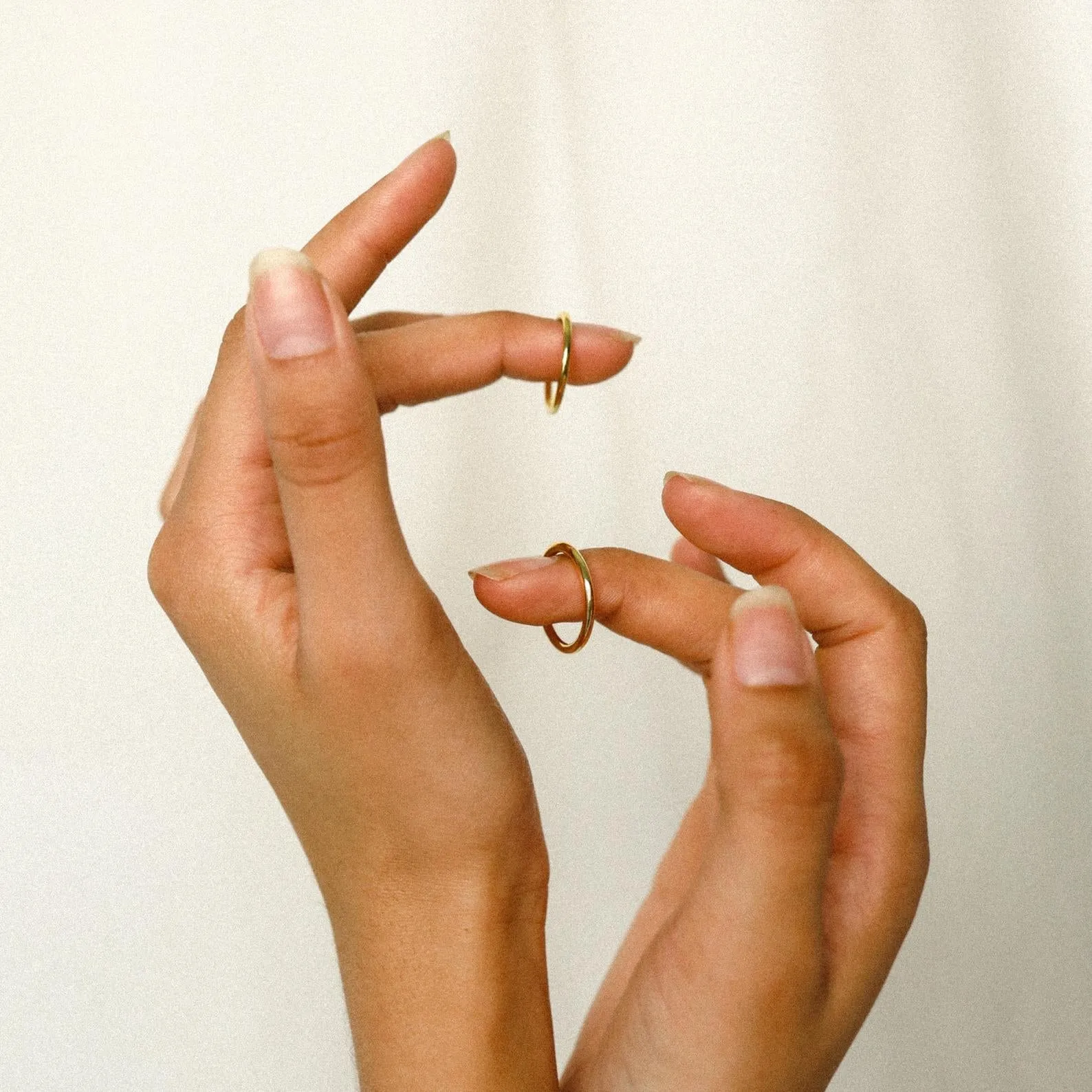 Delicate Knuckle Ring: Minimalist Beauty