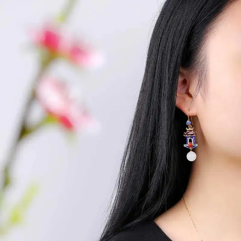 Exquisite and luxurious court-shaped earrings for women