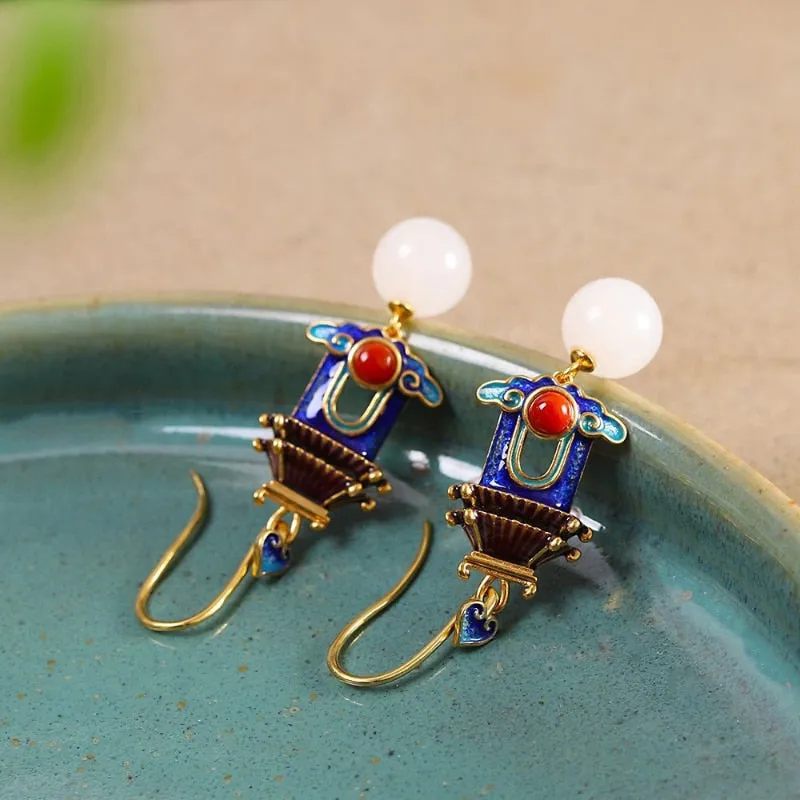 Exquisite and luxurious court-shaped earrings for women