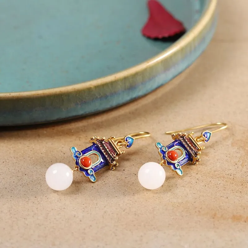 Exquisite and luxurious court-shaped earrings for women