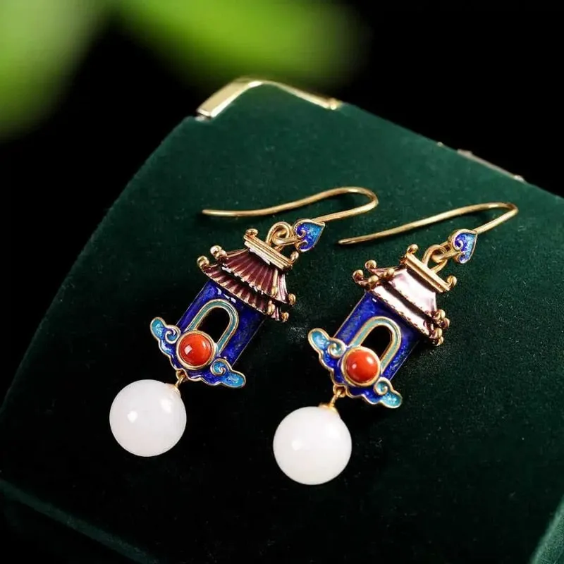 Exquisite and luxurious court-shaped earrings for women