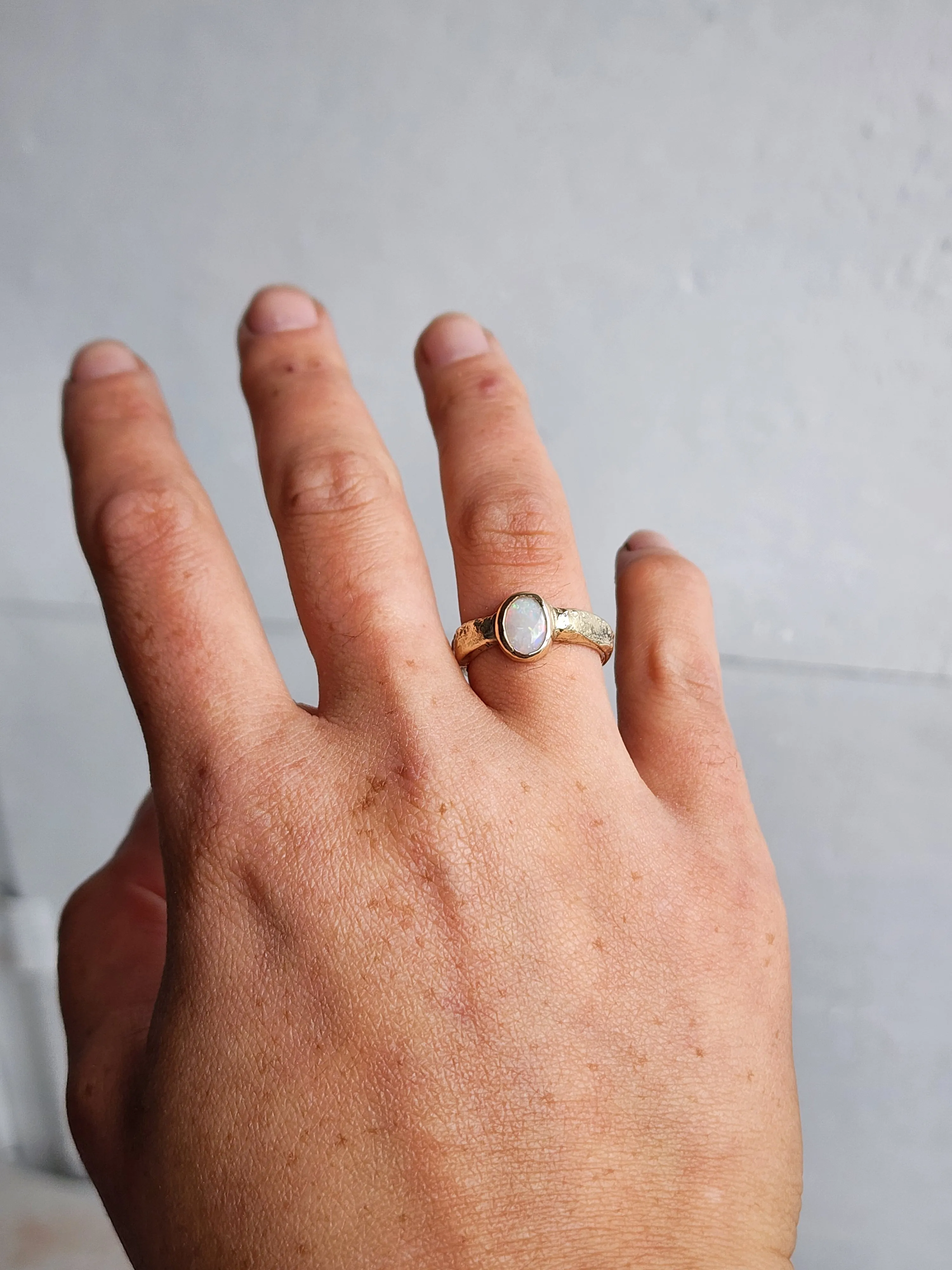 Lightning Ridge Opal ring - Gold