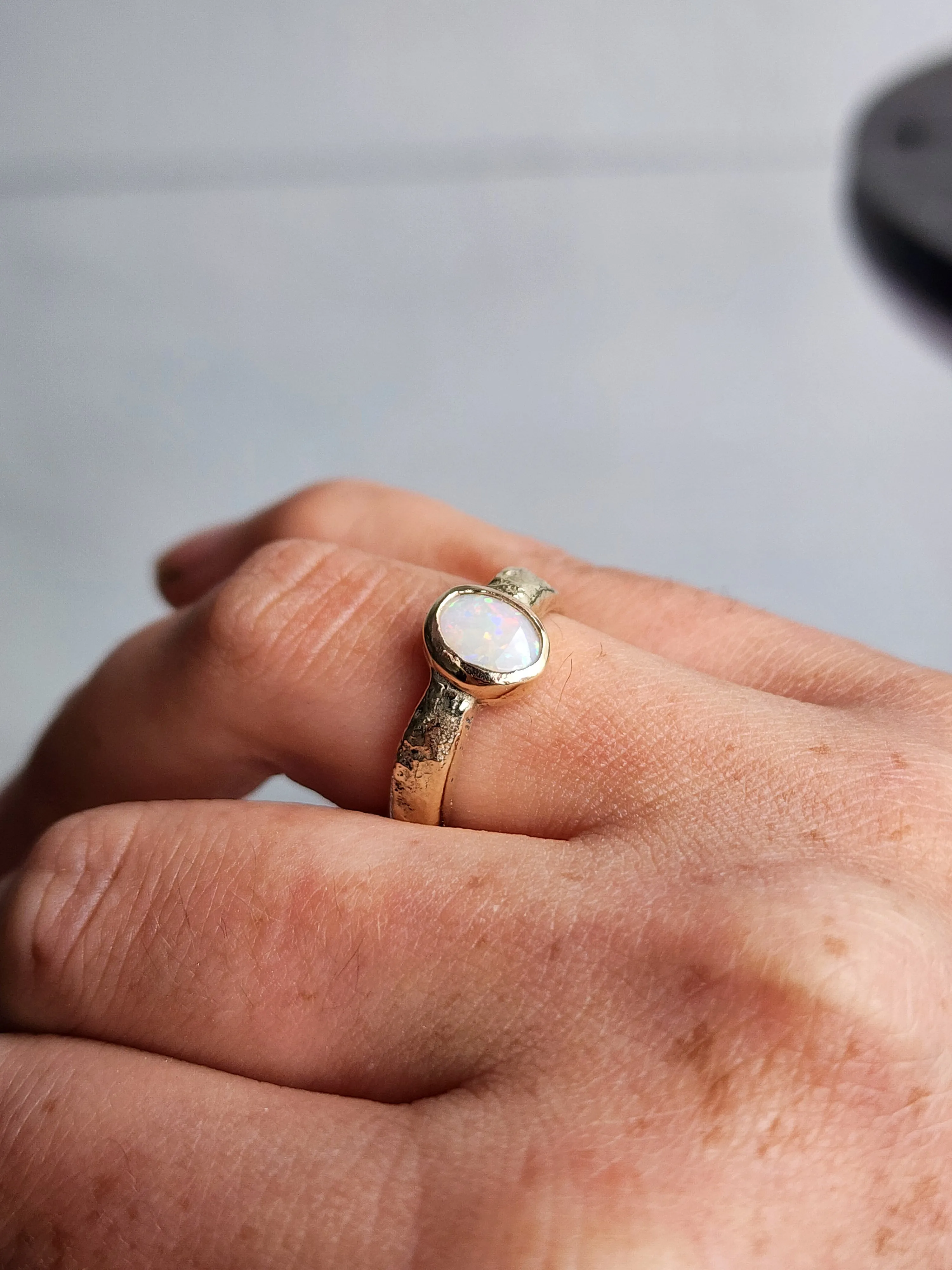 Lightning Ridge Opal ring - Gold