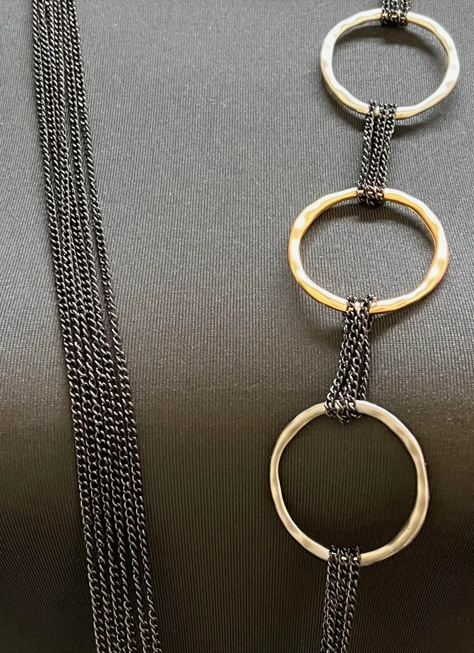LONG DELICATE SILVER CHAIN NECK MIX METAL SIDE RINGS