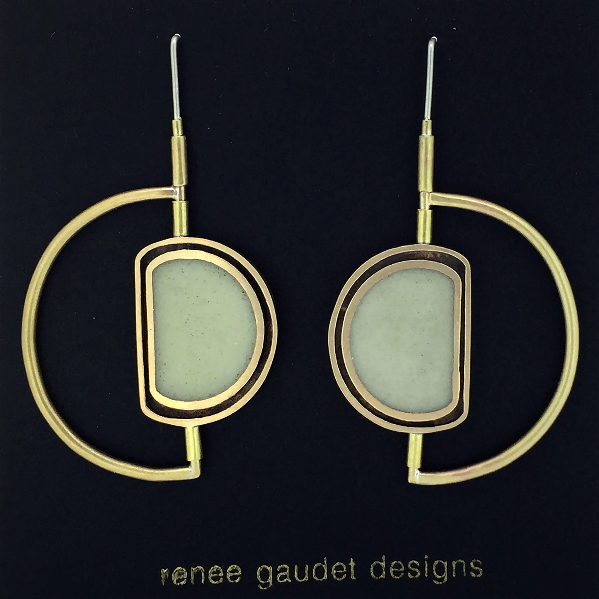 Moonwalk Oyster Earrings BRASS   CONCRETE White