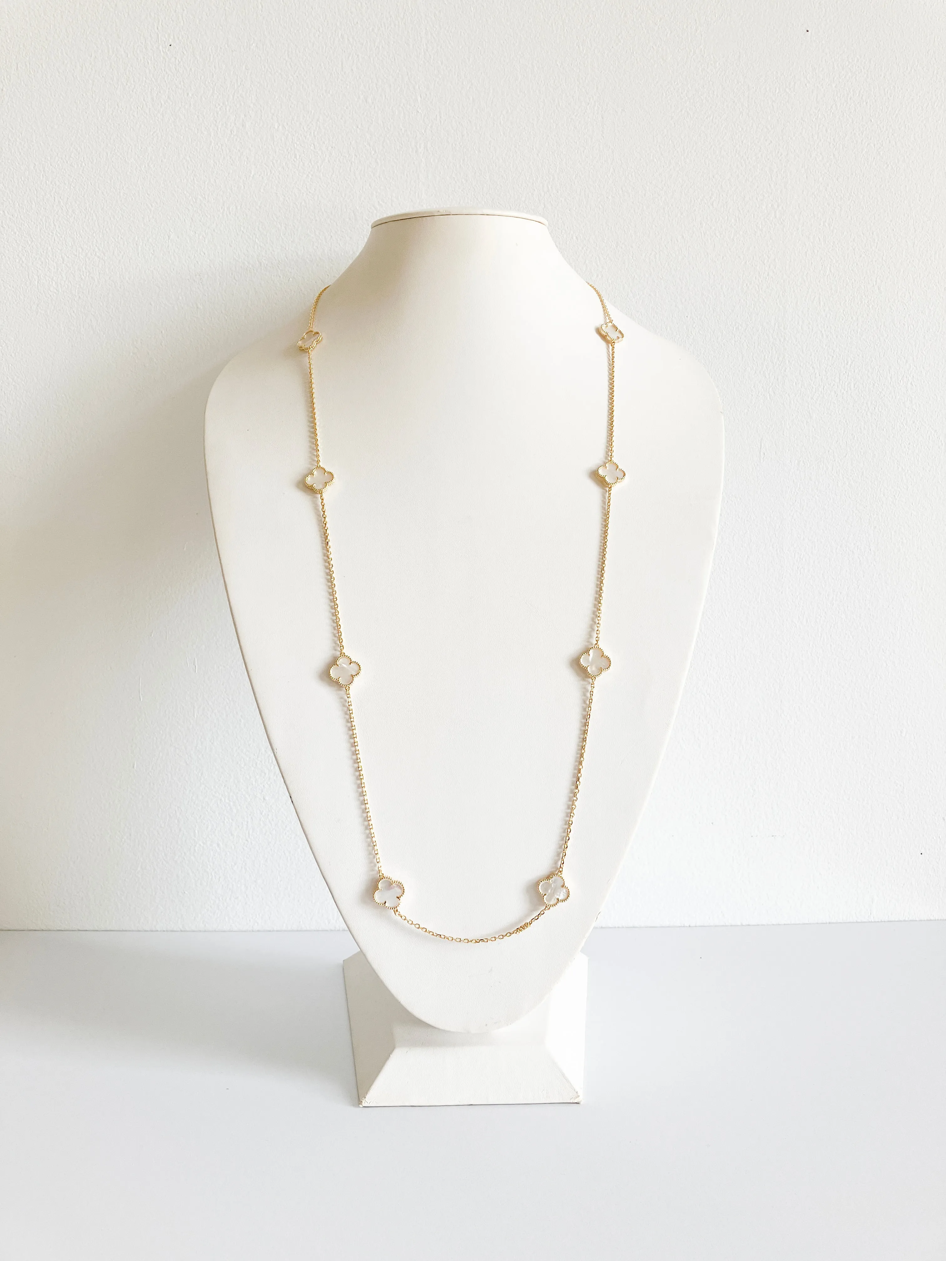 Mother of Pearl Quatrefoil Rope Necklace in Gold