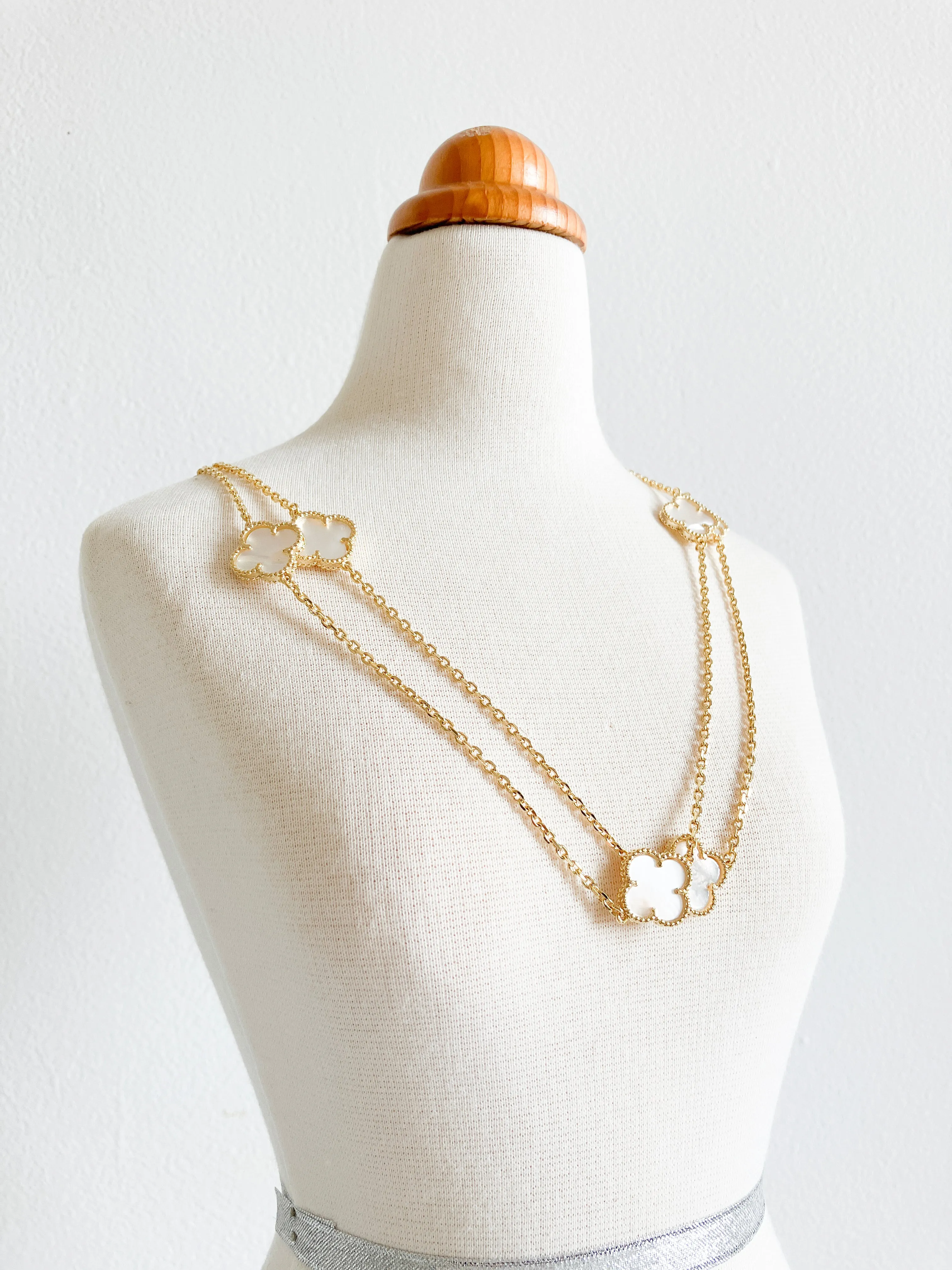 Mother of Pearl Quatrefoil Rope Necklace in Gold