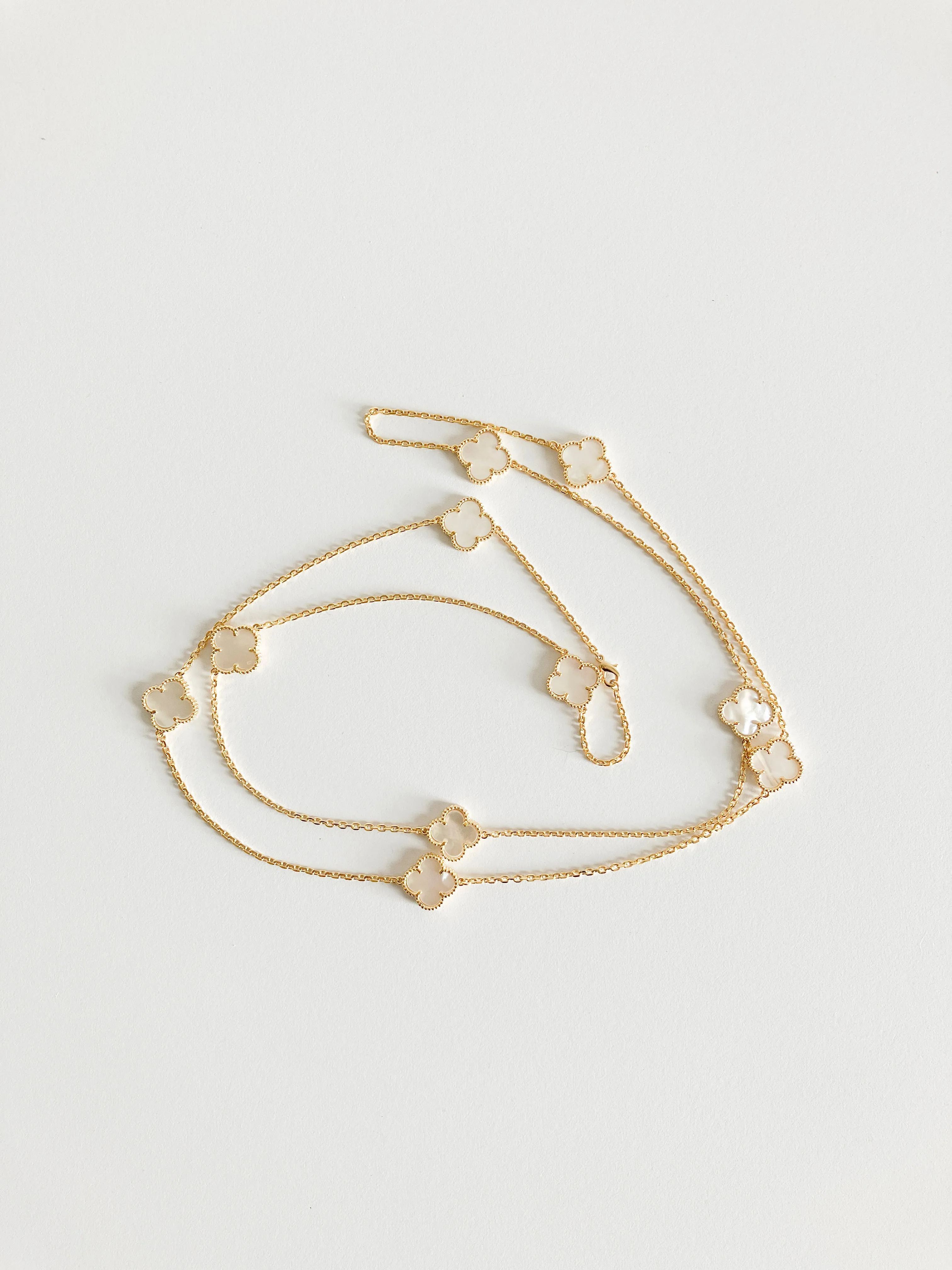 Mother of Pearl Quatrefoil Rope Necklace in Gold