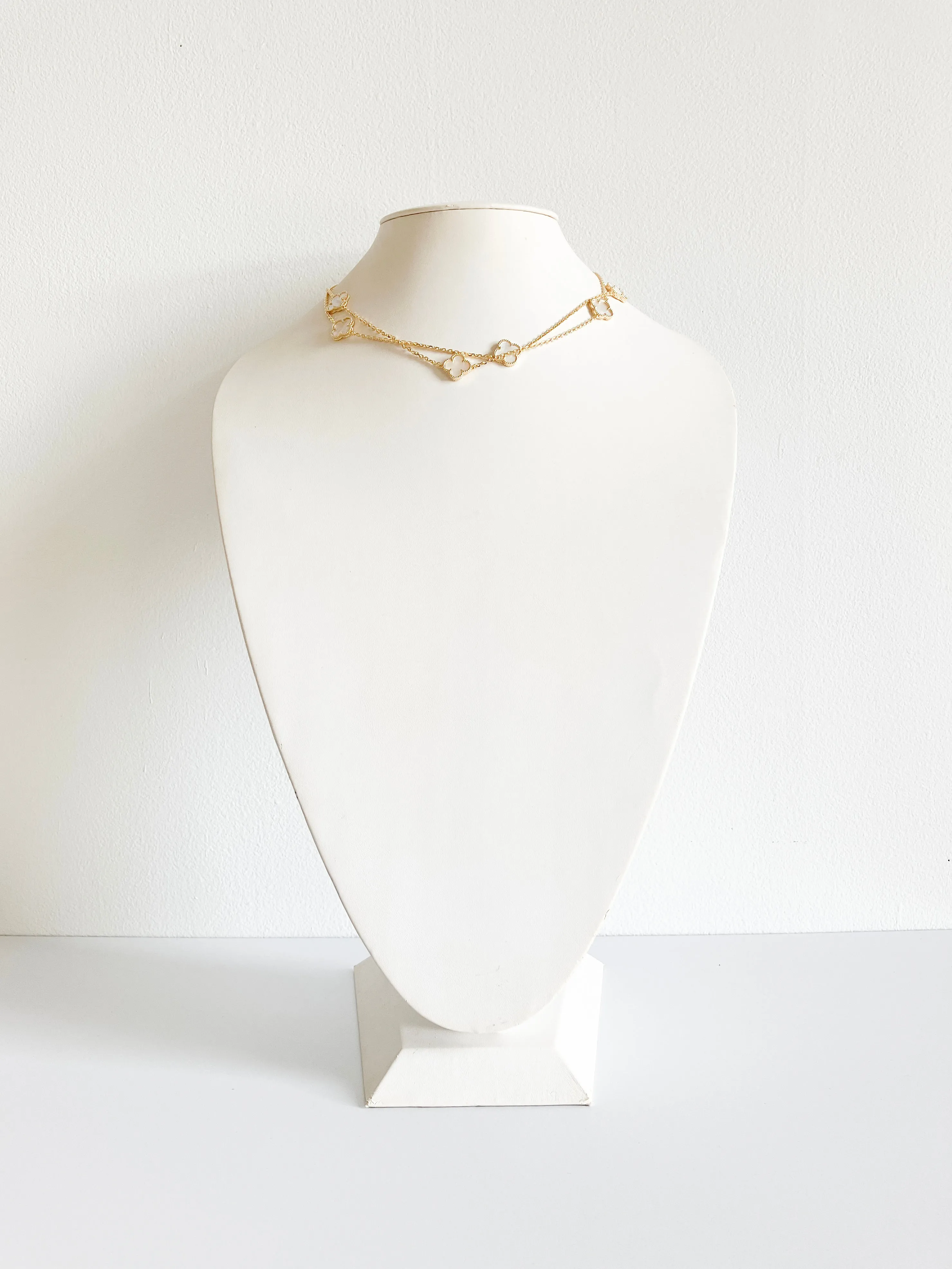 Mother of Pearl Quatrefoil Rope Necklace in Gold