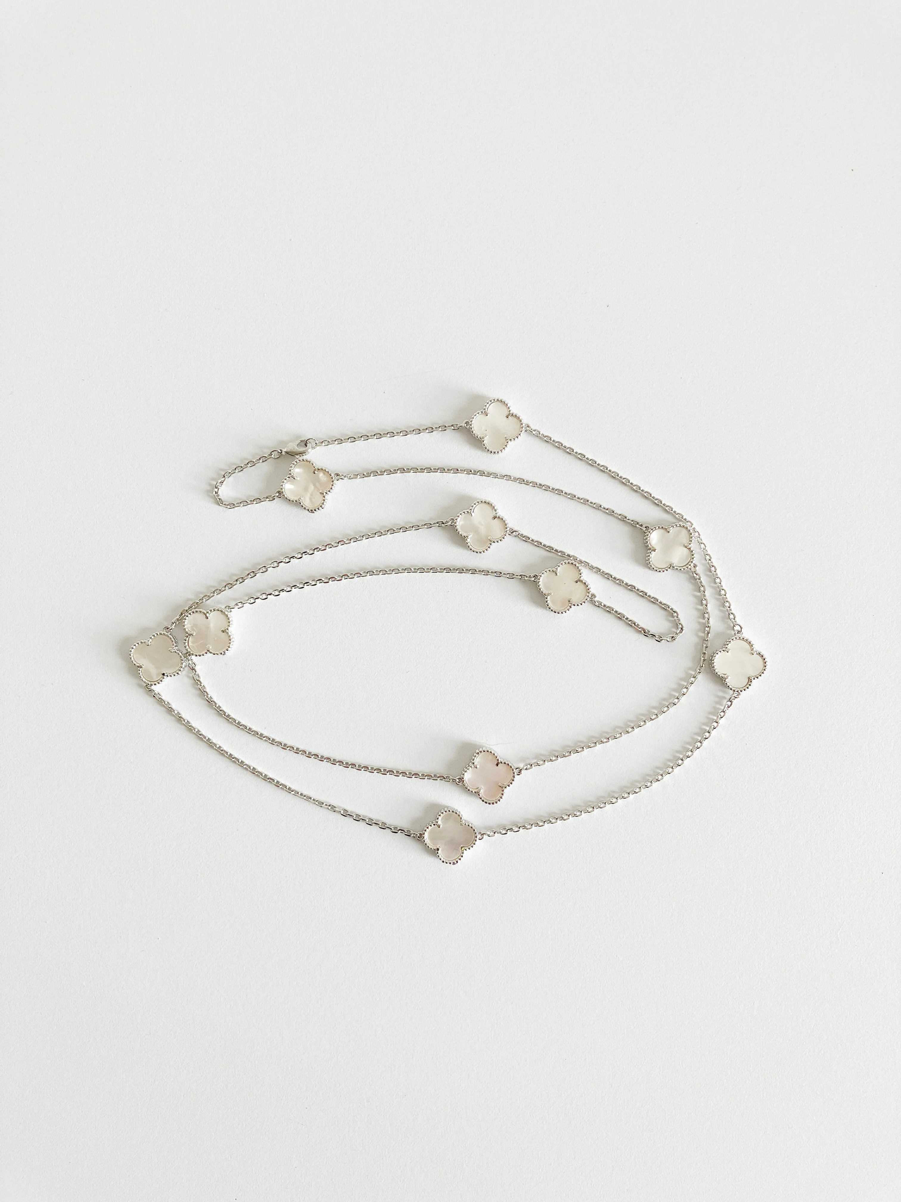 Mother of Pearl Quatrefoil Rope Necklace in Silver