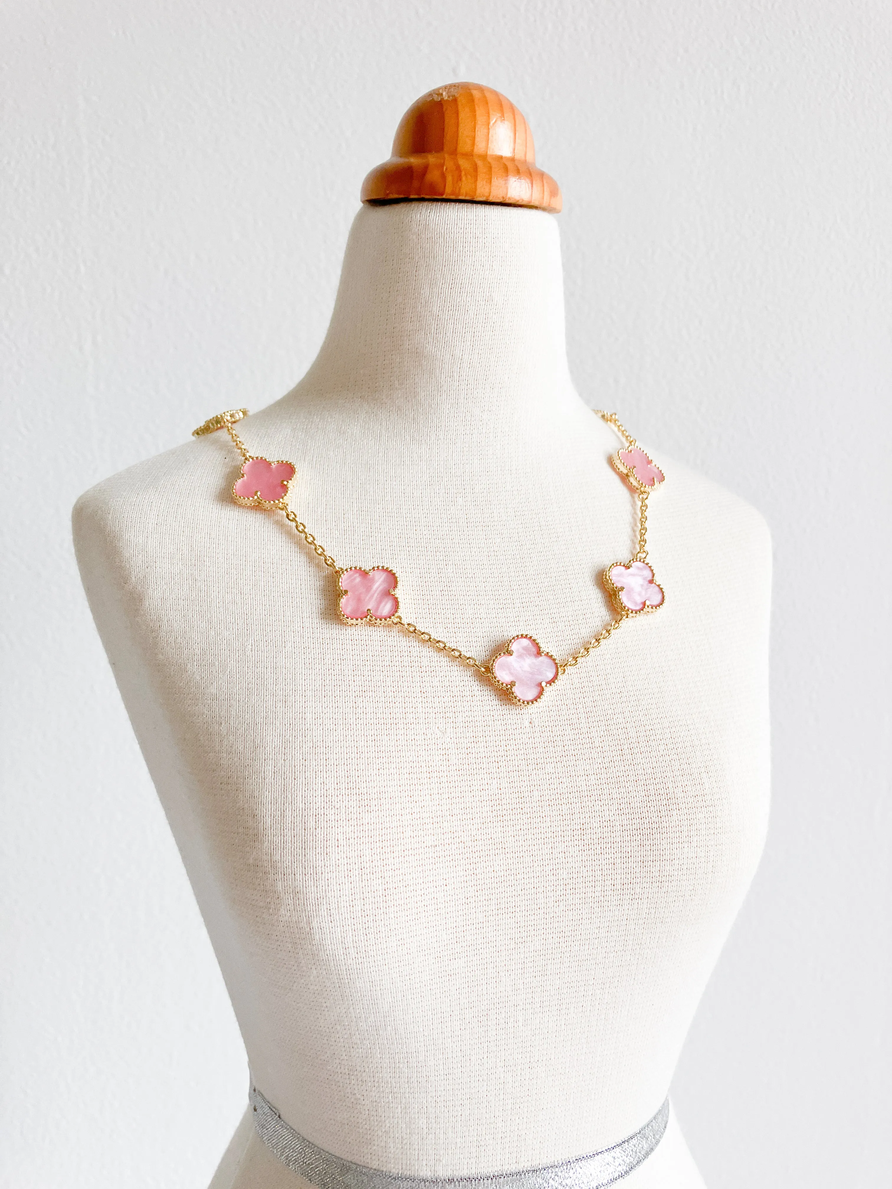Pink Mother of Pearl Quatrefoil Choker in Gold