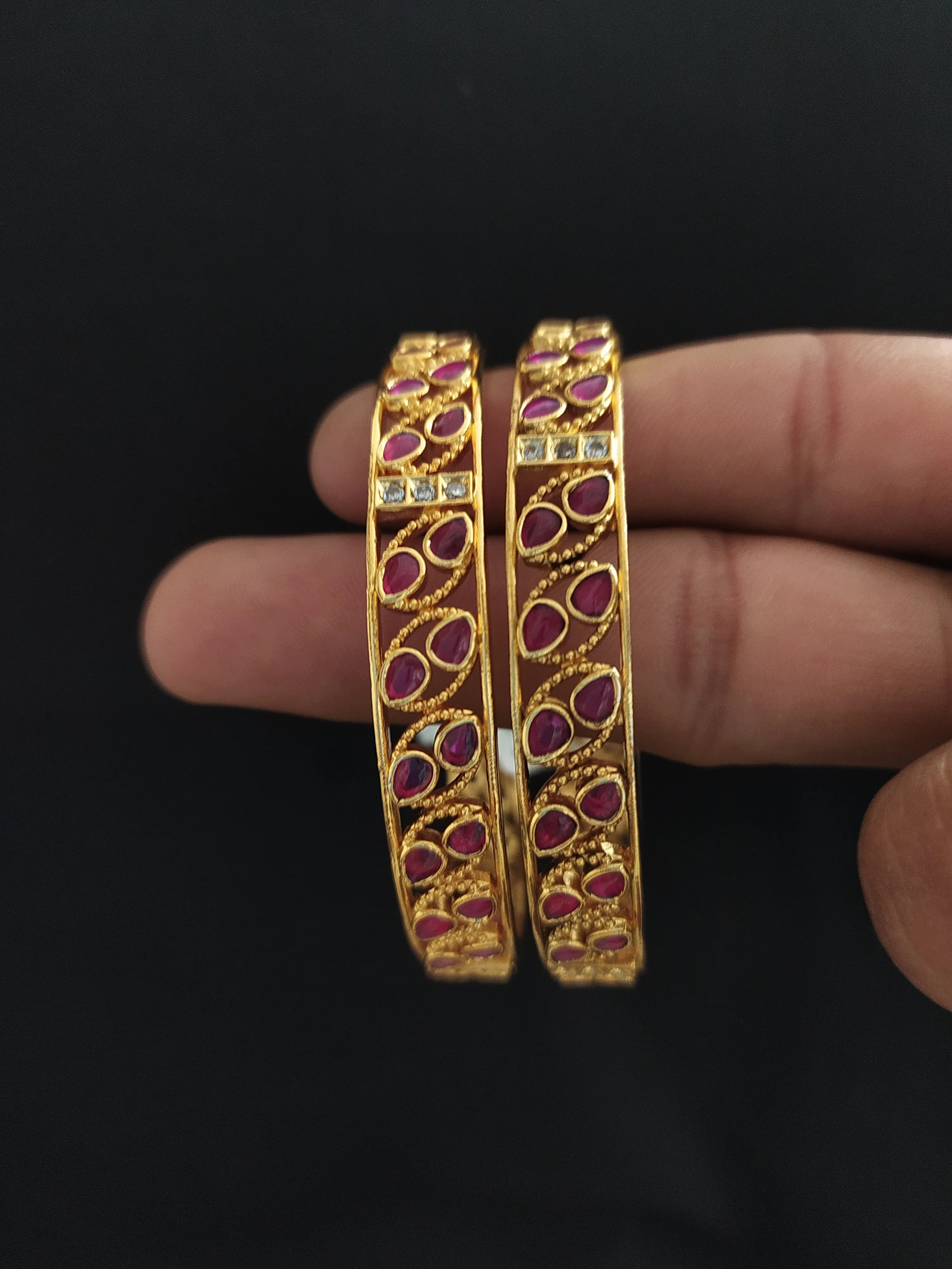 "Classic Antique Kemp Bangles in Standard Sizes"
