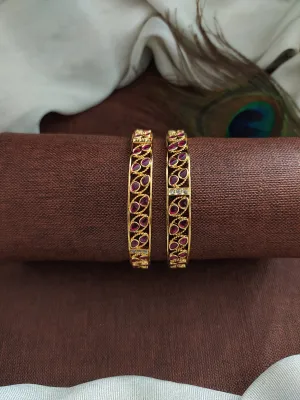 "Classic Antique Kemp Bangles in Standard Sizes"
