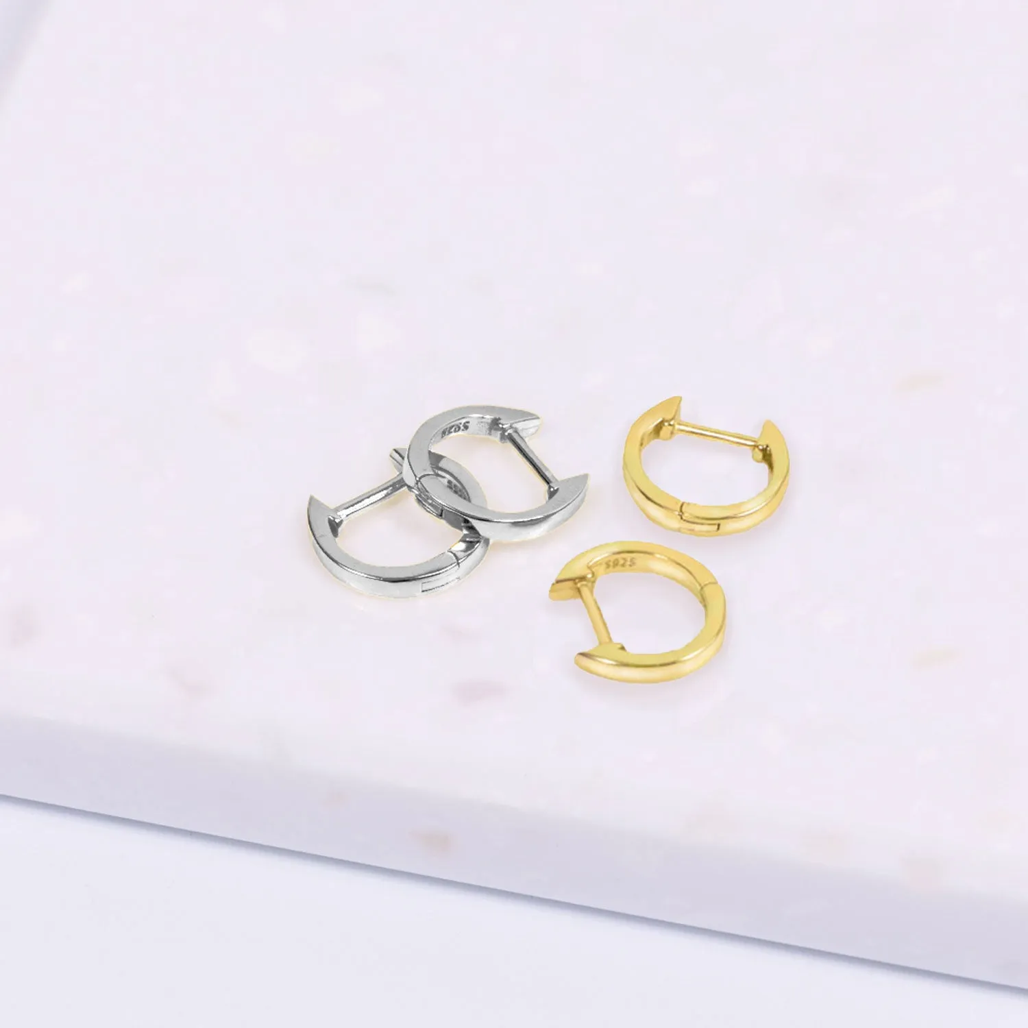 Roma Huggie Hoop Earrings (Gold)