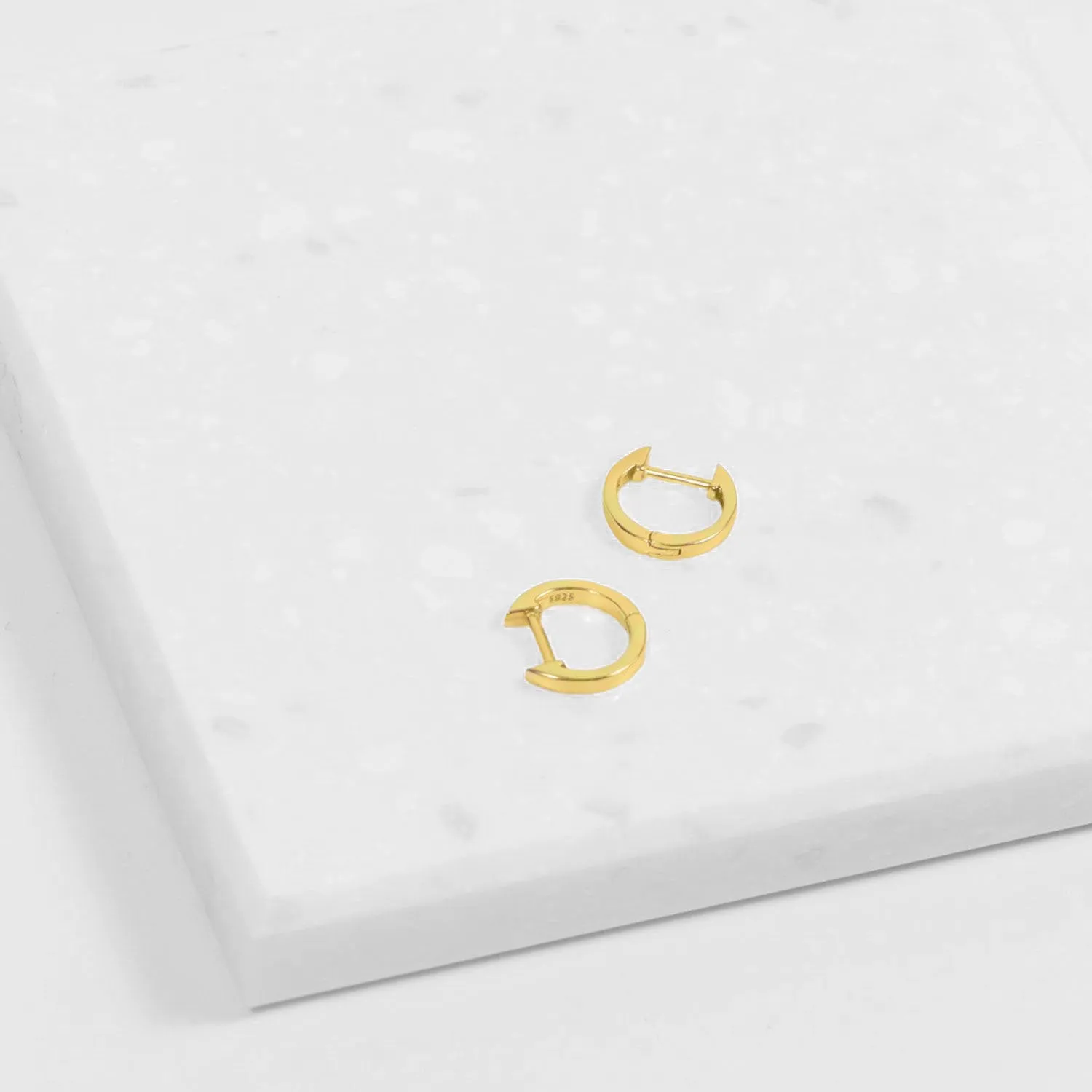 Roma Huggie Hoop Earrings (Gold)