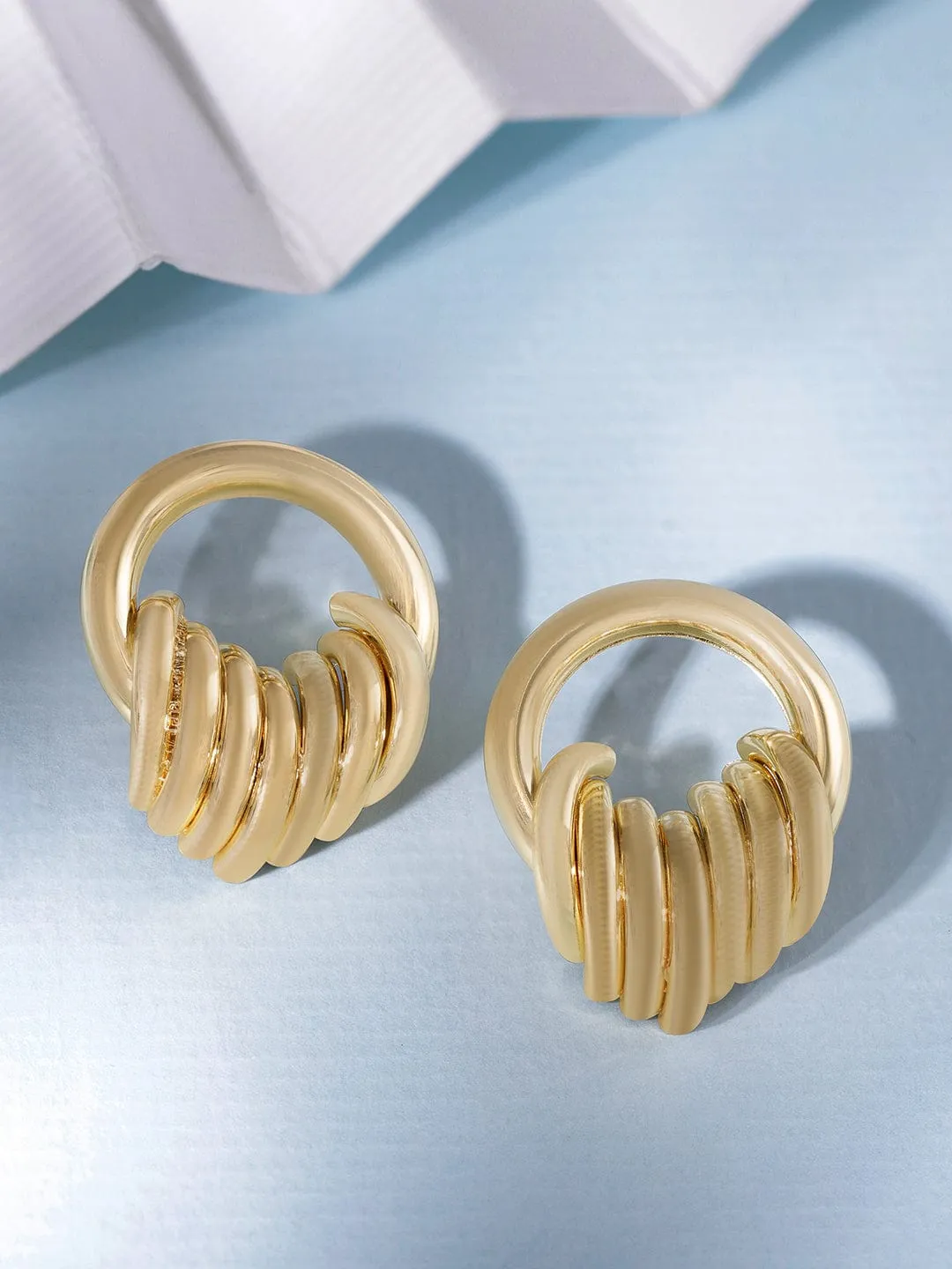 Rubans Voguish 18K gold-plated circle motif Sophisticated stud earrings