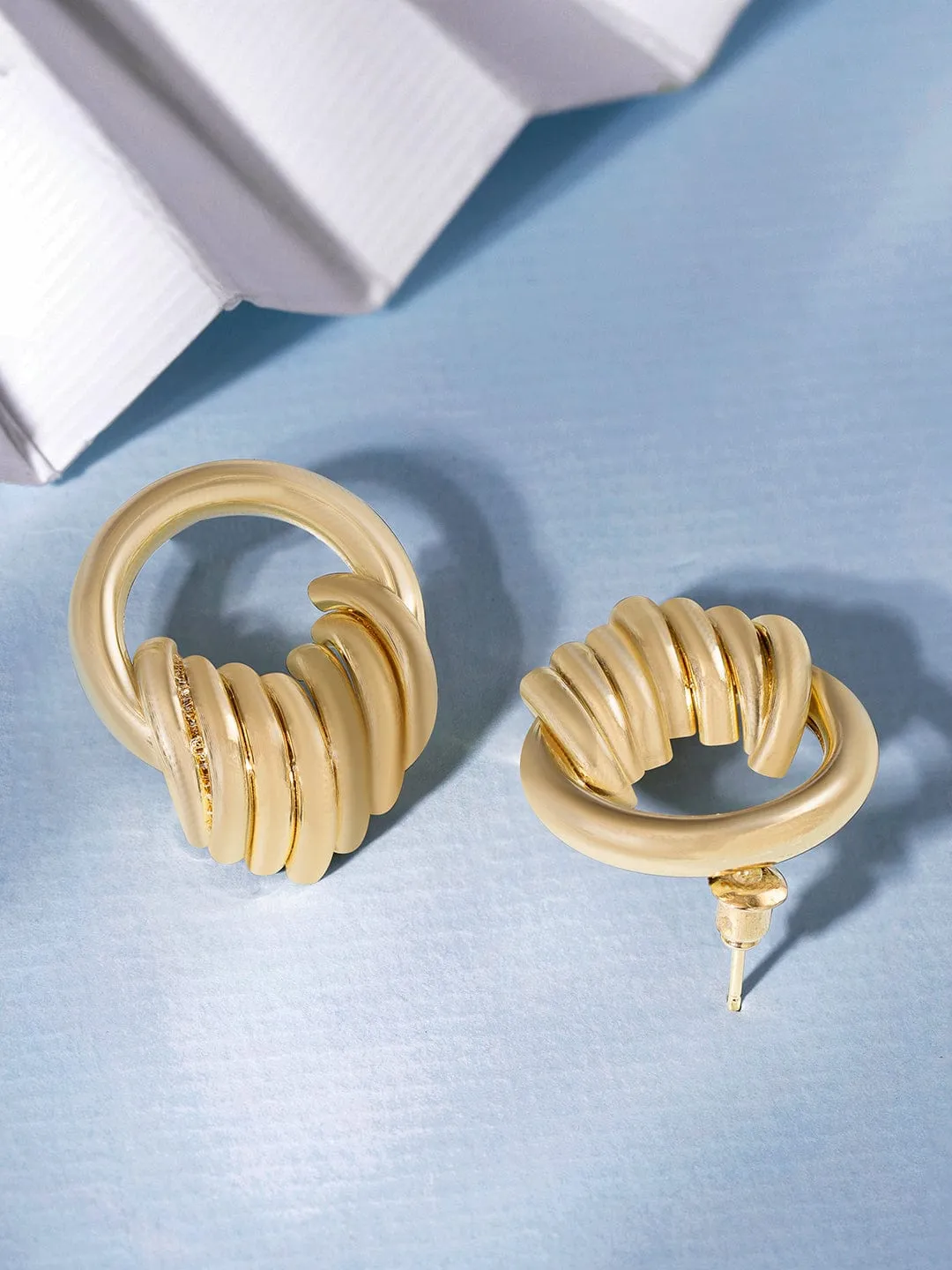 Rubans Voguish 18K gold-plated circle motif Sophisticated stud earrings