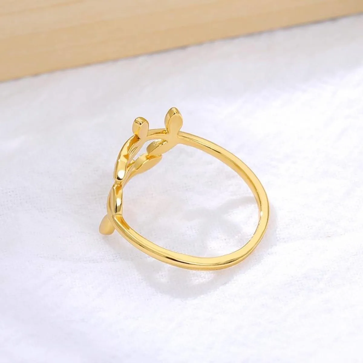 Silver Laurel Ring