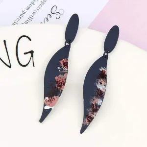 Womens Black Willow Curve Shape Earrings